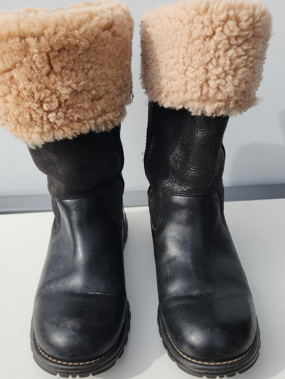 Ugg ladies Black Leather Winter Boots with Tan Shearling Cuff